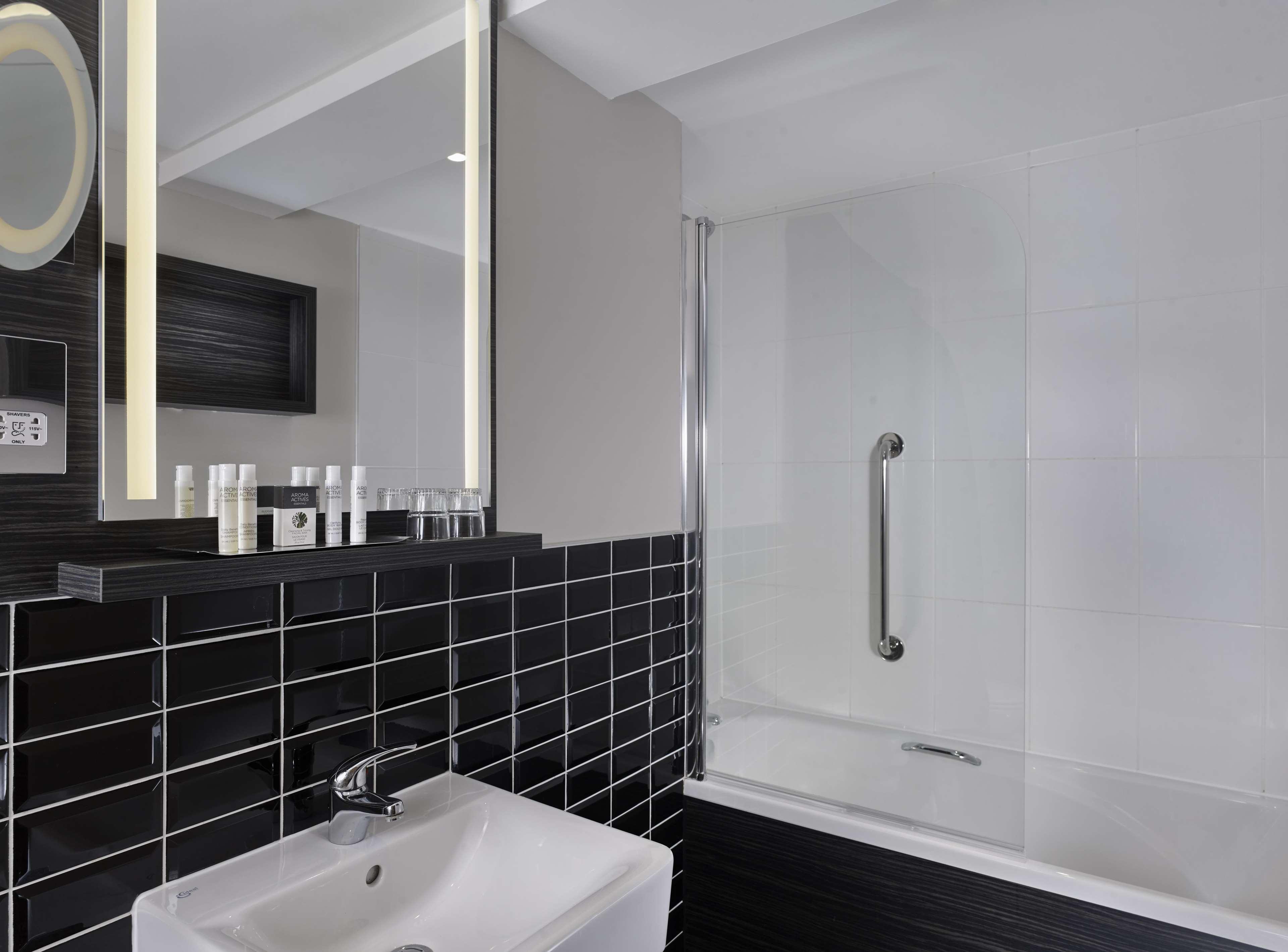 Hotel Doubletree By Hilton Coventry Building Society Arena Esterno foto