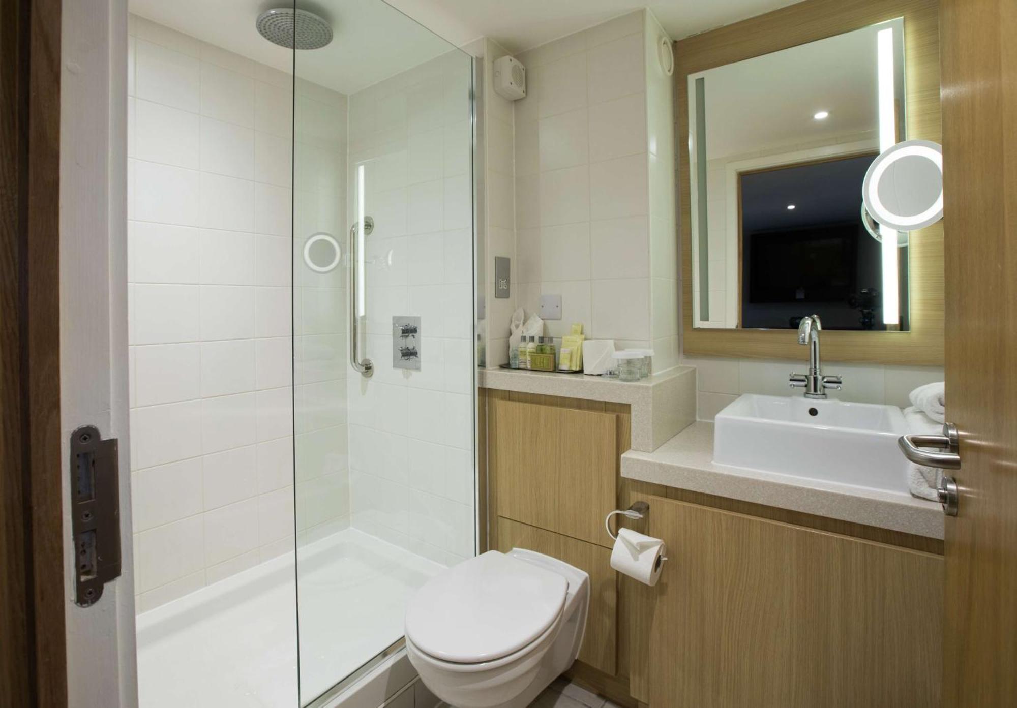Hotel Doubletree By Hilton Coventry Building Society Arena Esterno foto