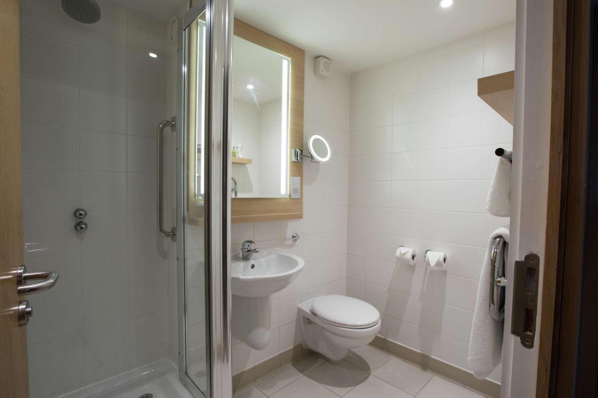 Hotel Doubletree By Hilton Coventry Building Society Arena Esterno foto