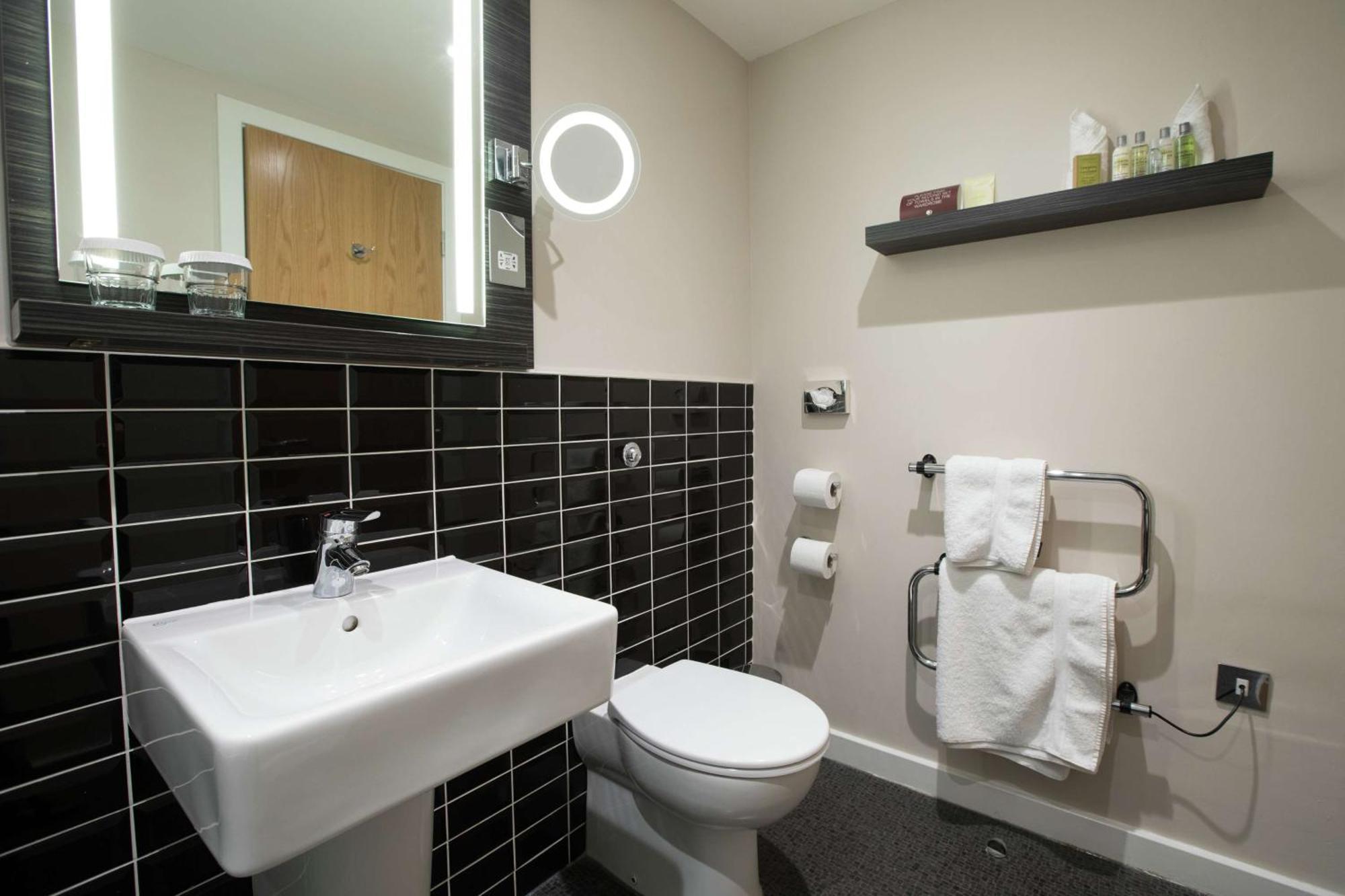 Hotel Doubletree By Hilton Coventry Building Society Arena Esterno foto